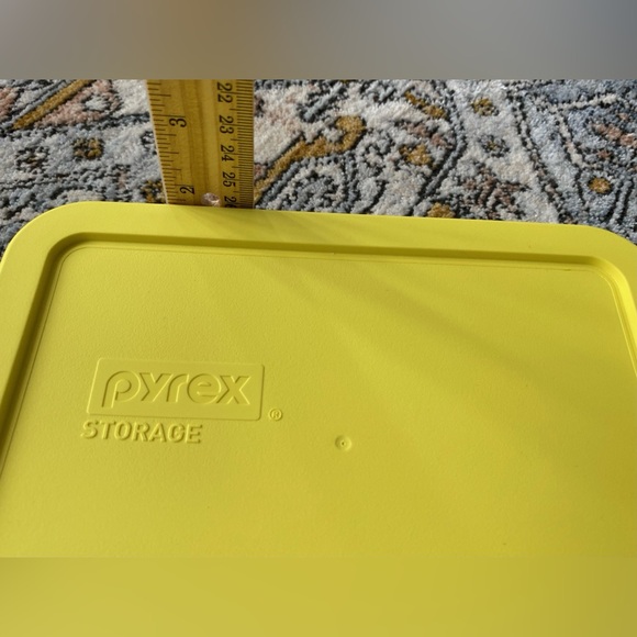 Pyrex x Hello Kitty Glass container with lid NWOT - Picture 10 of 10